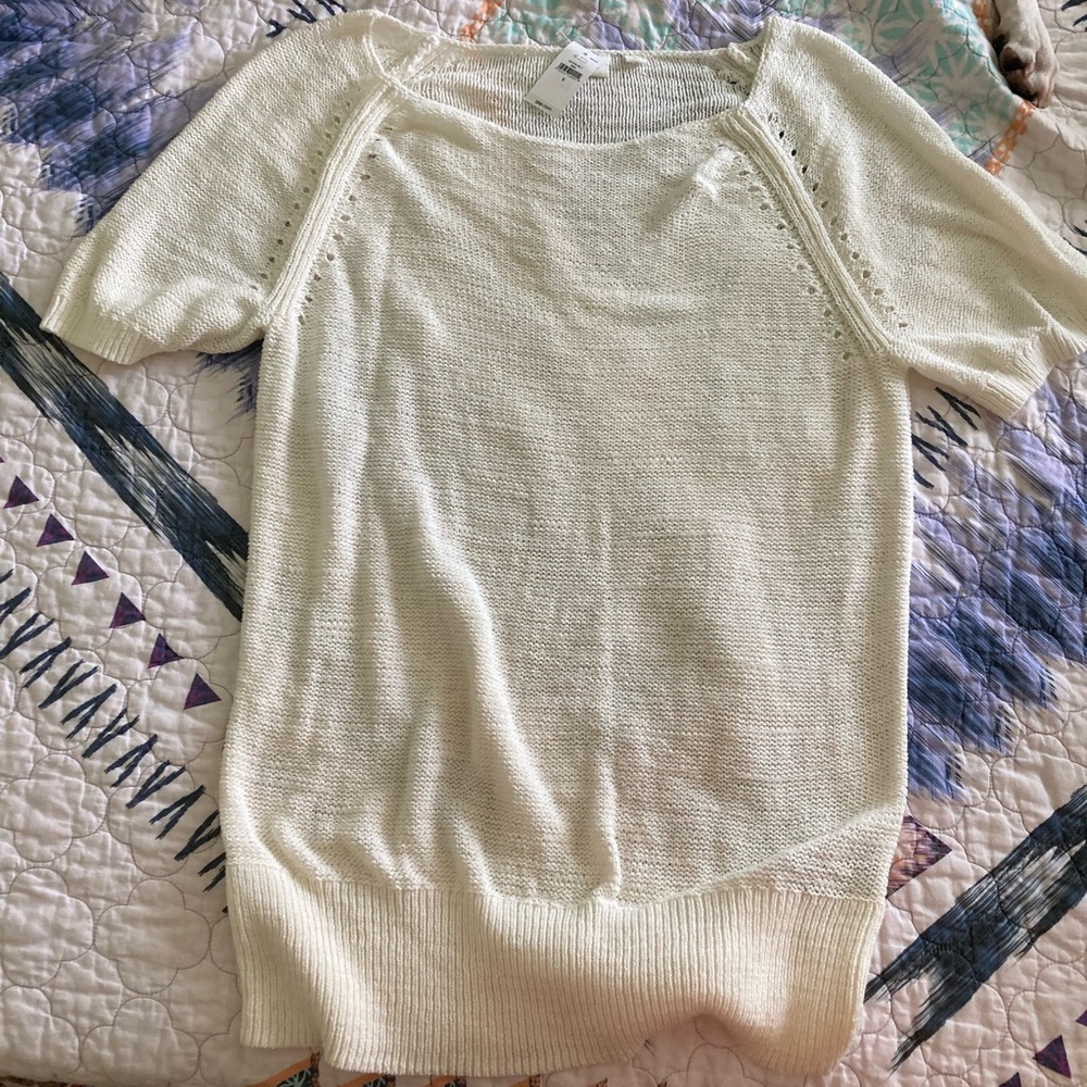 Short sleeve sweater top